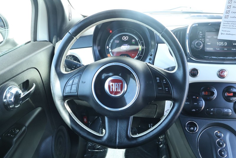 FIAT 500e Vehicle Full-screen Gallery Image 24