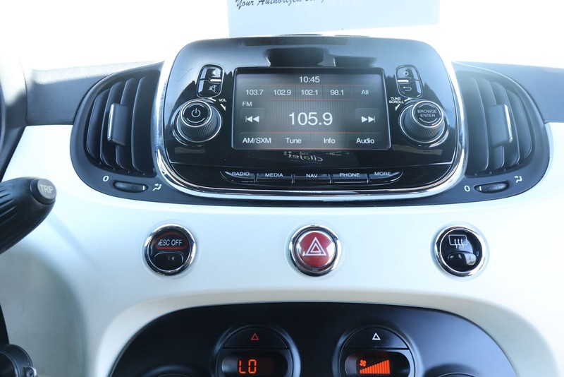 FIAT 500e Vehicle Full-screen Gallery Image 25