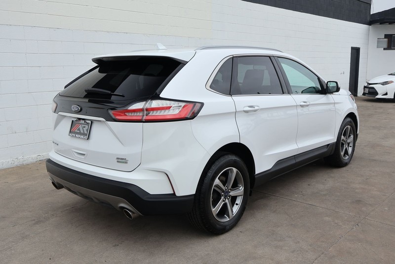 Ford Edge Vehicle Full-screen Gallery Image 05