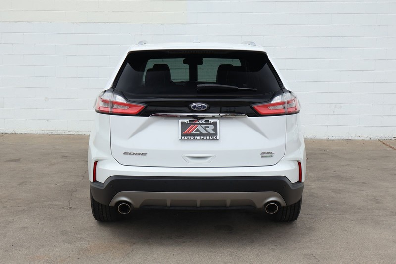 Ford Edge Vehicle Full-screen Gallery Image 06