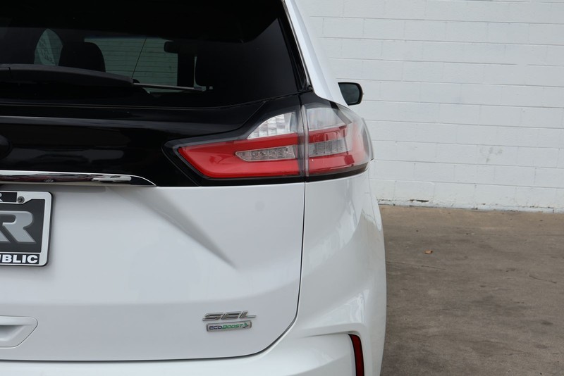 Ford Edge Vehicle Full-screen Gallery Image 07
