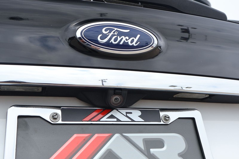 Ford Edge Vehicle Full-screen Gallery Image 08