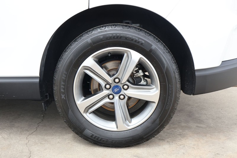 Ford Edge Vehicle Full-screen Gallery Image 16