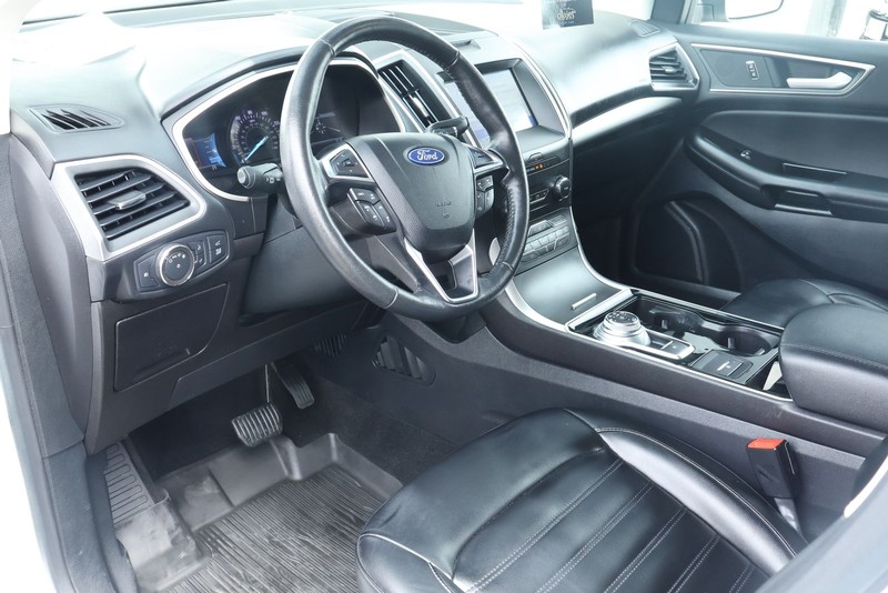 Ford Edge Vehicle Full-screen Gallery Image 18