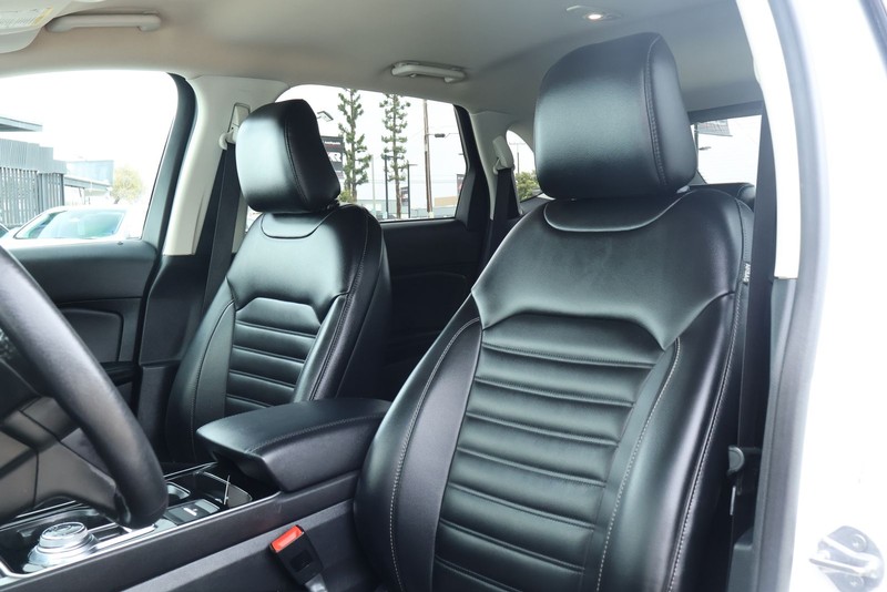 Ford Edge Vehicle Full-screen Gallery Image 21