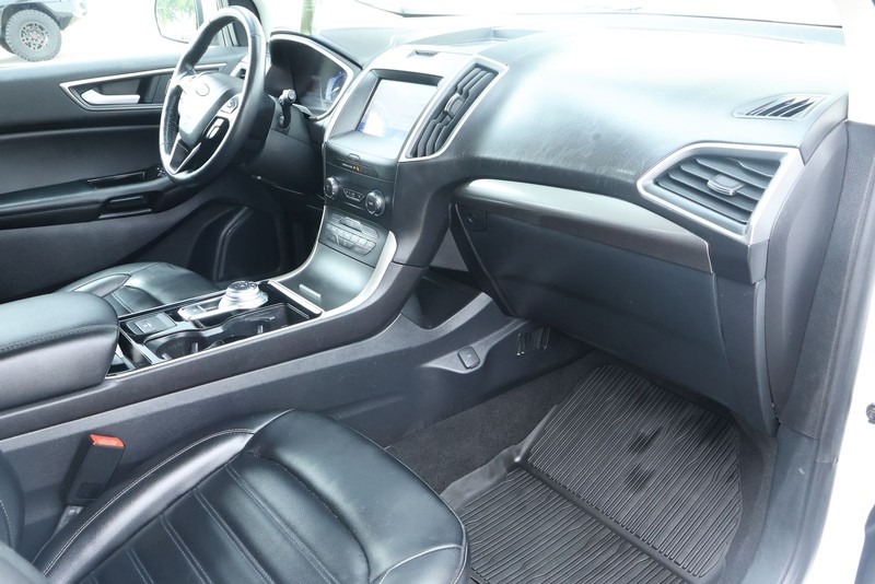 Ford Edge Vehicle Full-screen Gallery Image 23