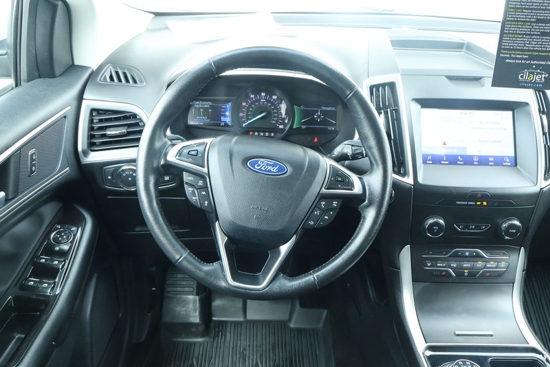 Ford Edge Vehicle Full-screen Gallery Image 30