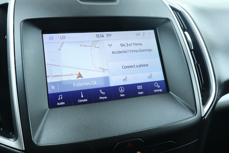 Ford Edge Vehicle Full-screen Gallery Image 32