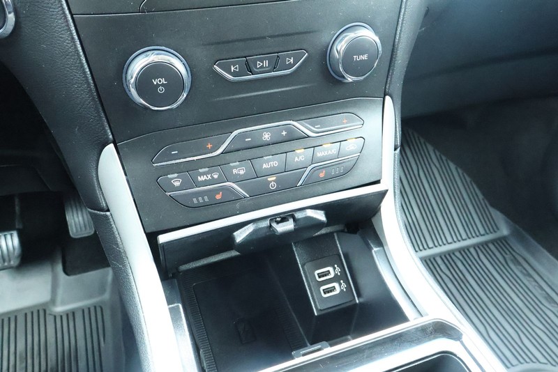 Ford Edge Vehicle Full-screen Gallery Image 34
