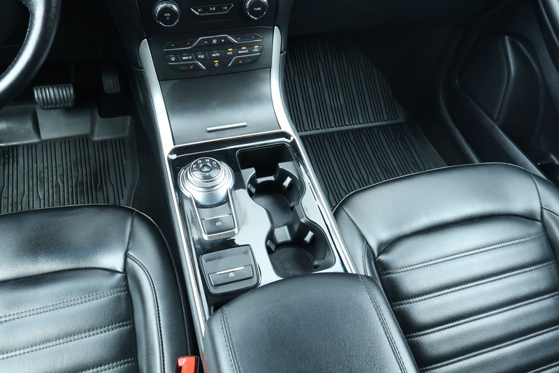 Ford Edge Vehicle Full-screen Gallery Image 35