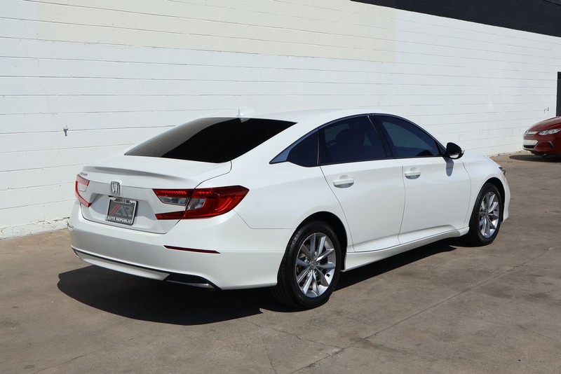Honda Accord Sedan Vehicle Full-screen Gallery Image 05