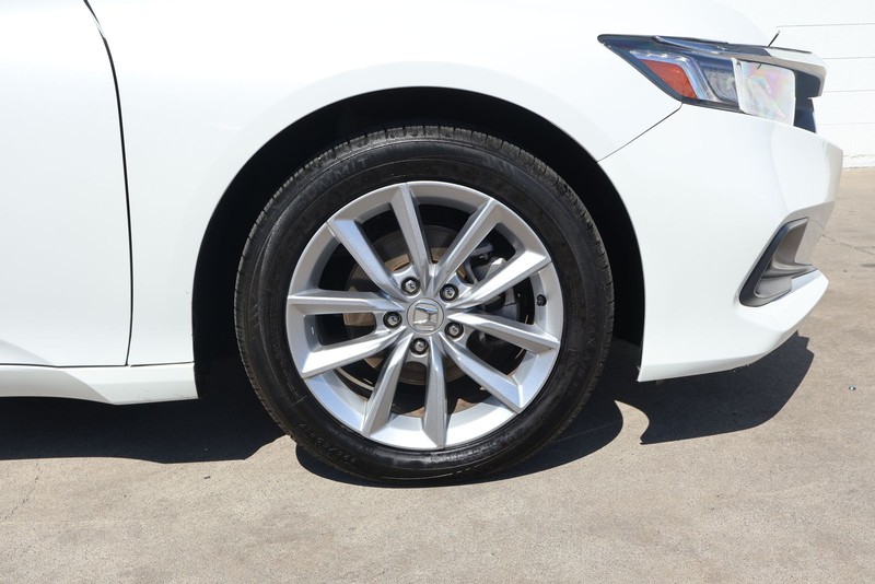 Honda Accord Sedan Vehicle Full-screen Gallery Image 14