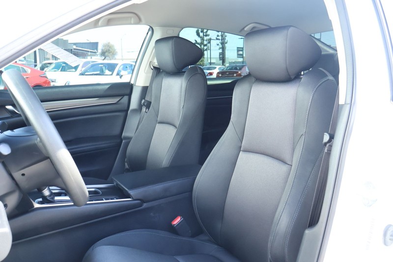 Honda Accord Sedan Vehicle Full-screen Gallery Image 18