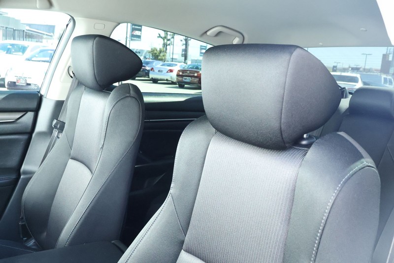 Honda Accord Sedan Vehicle Full-screen Gallery Image 19