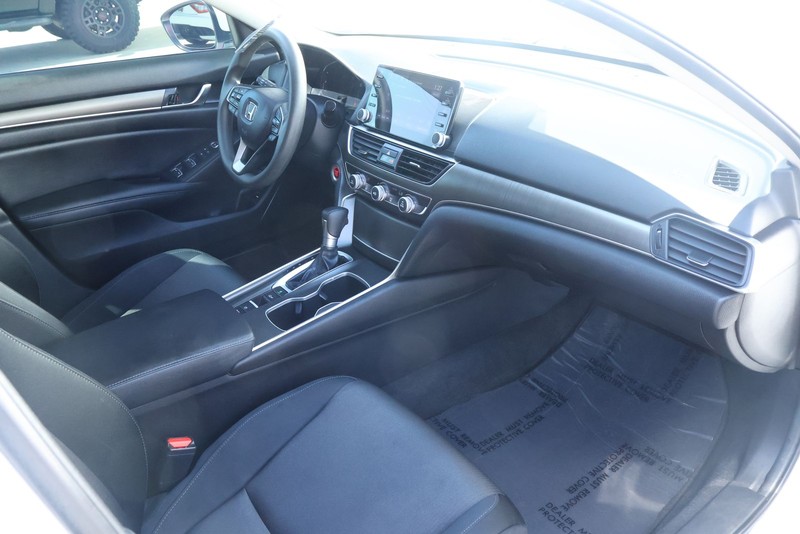 Honda Accord Sedan Vehicle Full-screen Gallery Image 20