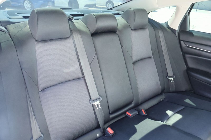 Honda Accord Sedan Vehicle Full-screen Gallery Image 22