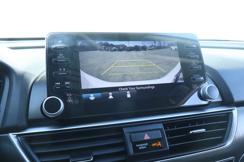 Honda Accord Sedan Vehicle Full-screen Gallery Image 28