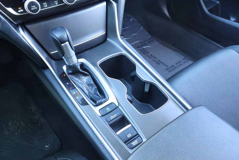 Honda Accord Sedan Vehicle Full-screen Gallery Image 29