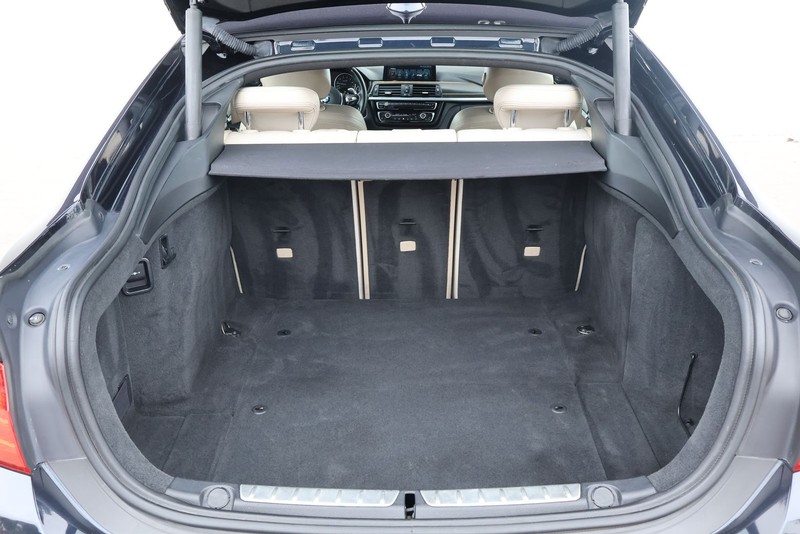 BMW 430i Gran Coupe Vehicle Full-screen Gallery Image 09