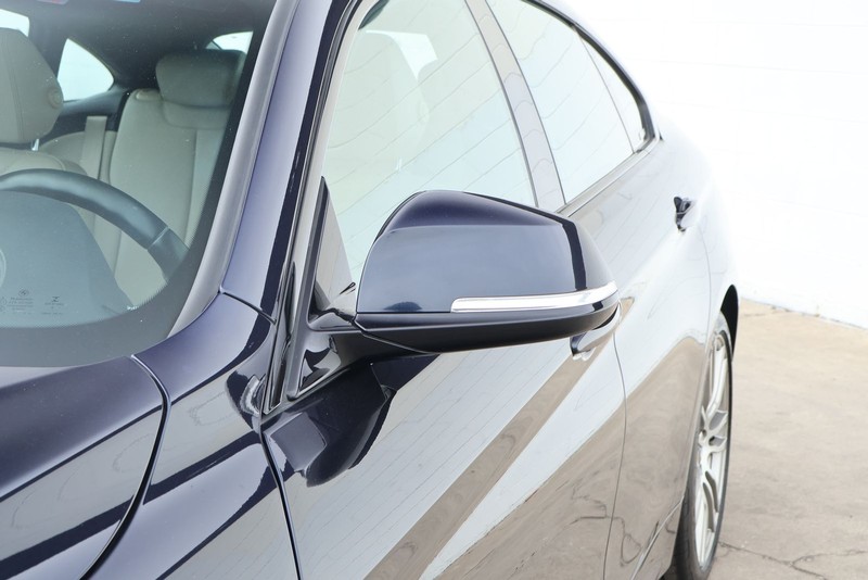 BMW 430i Gran Coupe Vehicle Full-screen Gallery Image 17