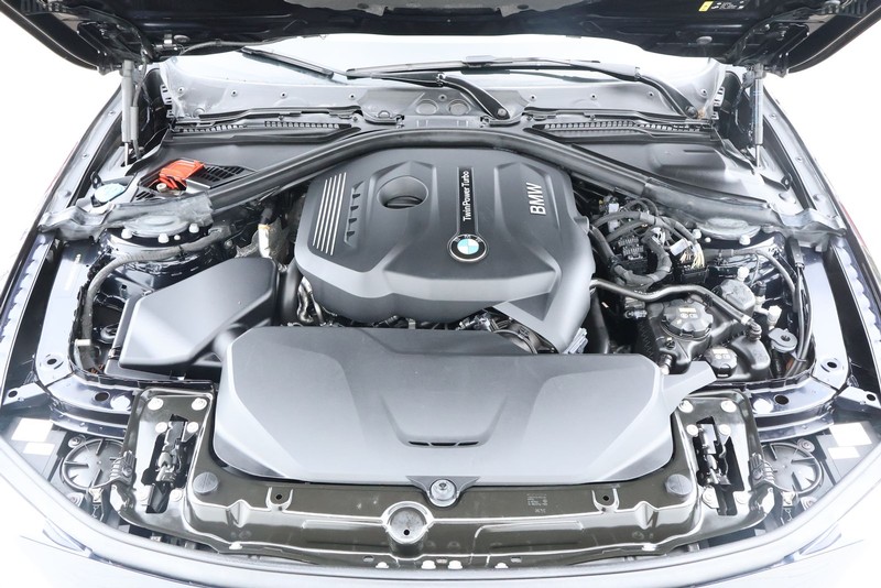 BMW 430i Gran Coupe Vehicle Full-screen Gallery Image 18