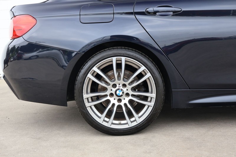 BMW 430i Gran Coupe Vehicle Full-screen Gallery Image 19