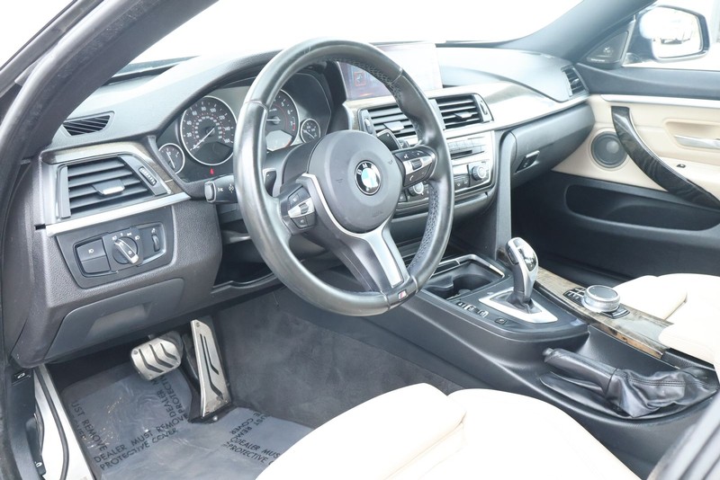 BMW 430i Gran Coupe Vehicle Full-screen Gallery Image 22