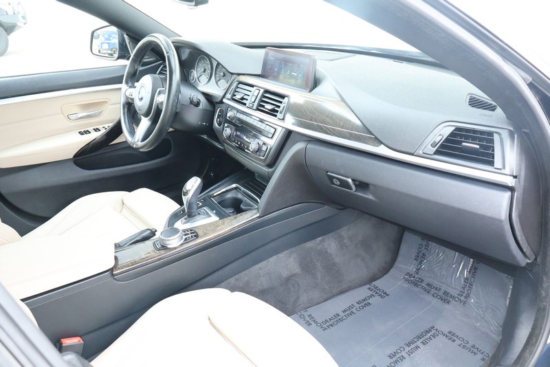 BMW 430i Gran Coupe Vehicle Full-screen Gallery Image 28