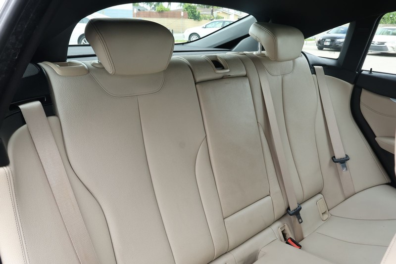 BMW 430i Gran Coupe Vehicle Full-screen Gallery Image 31