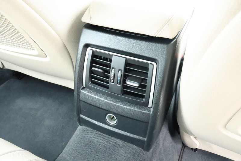 BMW 430i Gran Coupe Vehicle Full-screen Gallery Image 32