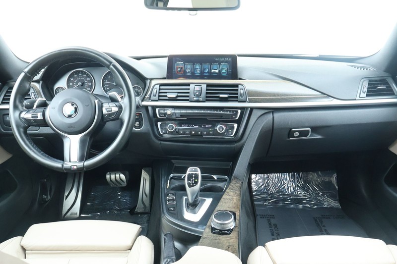 BMW 430i Gran Coupe Vehicle Full-screen Gallery Image 33