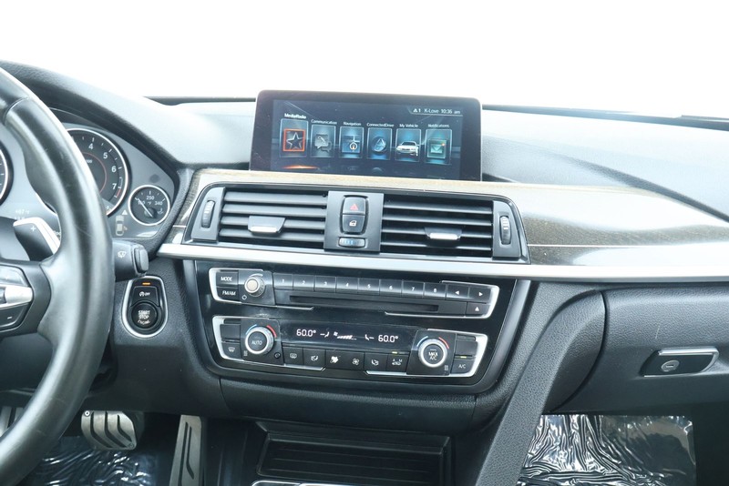 BMW 430i Gran Coupe Vehicle Full-screen Gallery Image 36