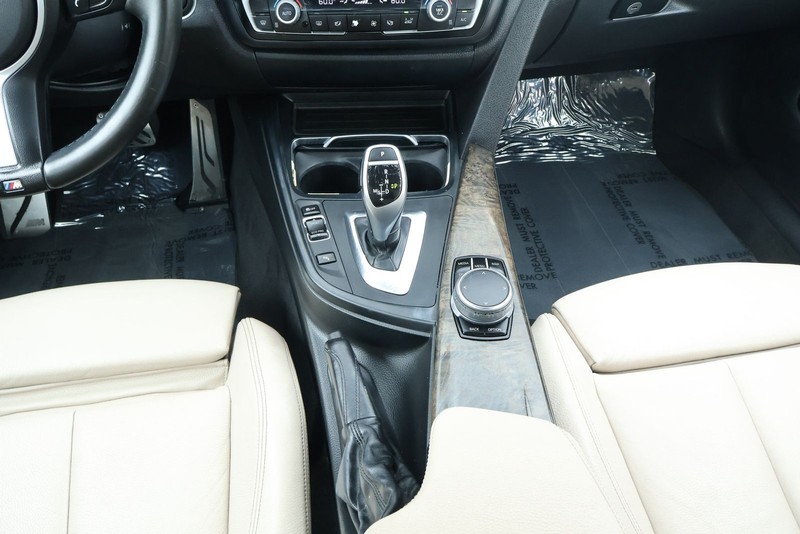 BMW 430i Gran Coupe Vehicle Full-screen Gallery Image 39