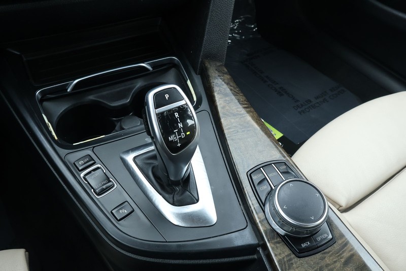 BMW 430i Gran Coupe Vehicle Full-screen Gallery Image 40