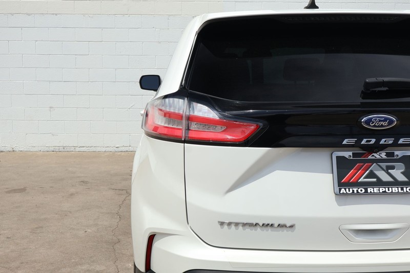 Ford Edge Vehicle Full-screen Gallery Image 07