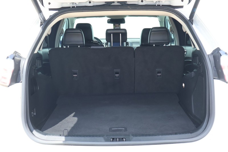 Ford Edge Vehicle Full-screen Gallery Image 09