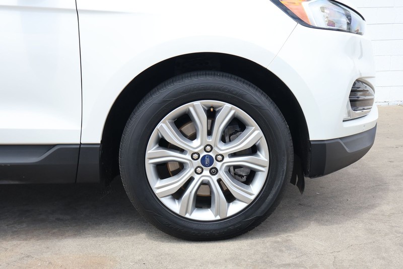 Ford Edge Vehicle Full-screen Gallery Image 18