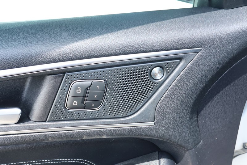 Ford Edge Vehicle Full-screen Gallery Image 20