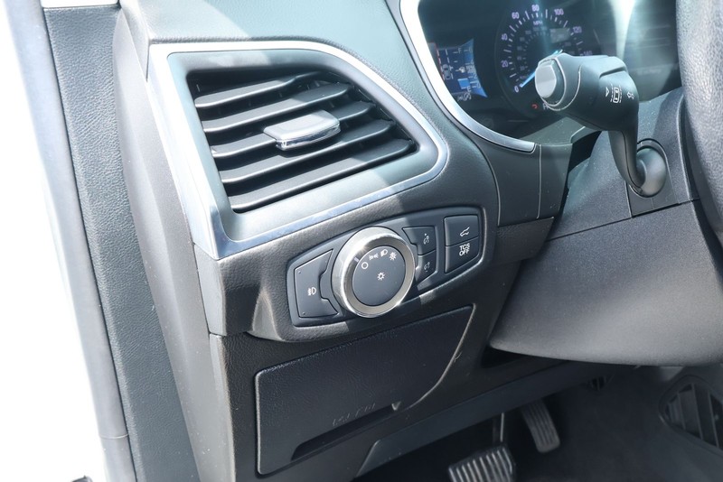 Ford Edge Vehicle Full-screen Gallery Image 22