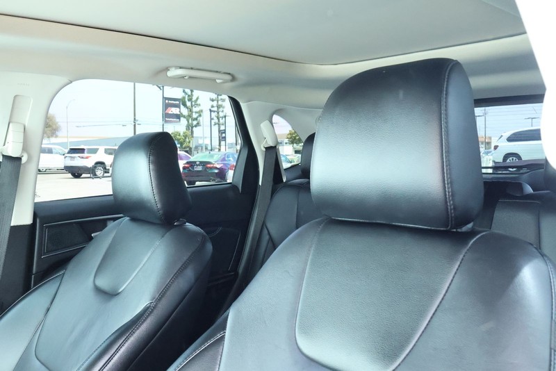 Ford Edge Vehicle Full-screen Gallery Image 25