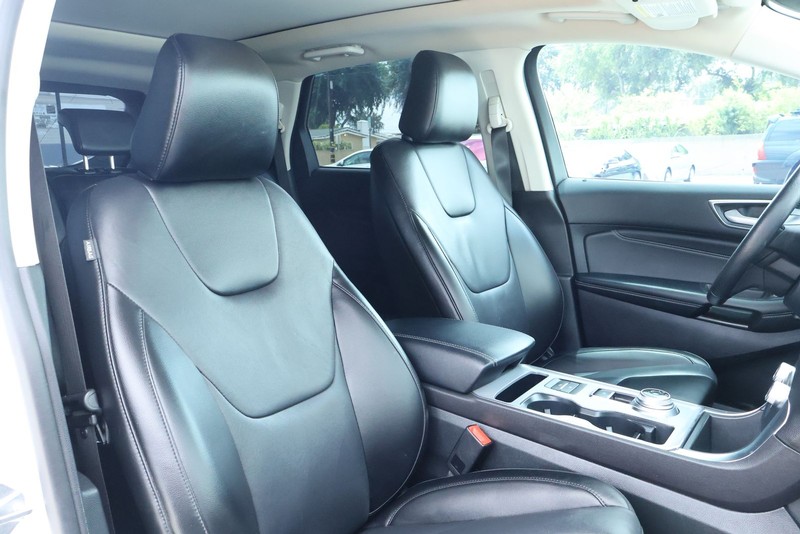 Ford Edge Vehicle Full-screen Gallery Image 28