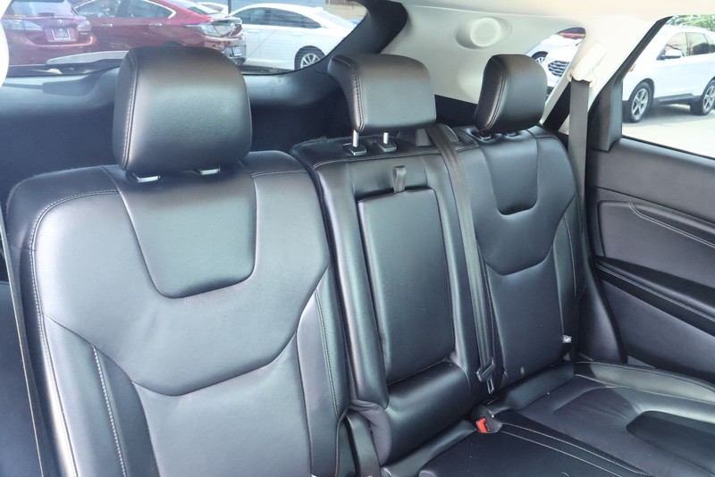 Ford Edge Vehicle Full-screen Gallery Image 29