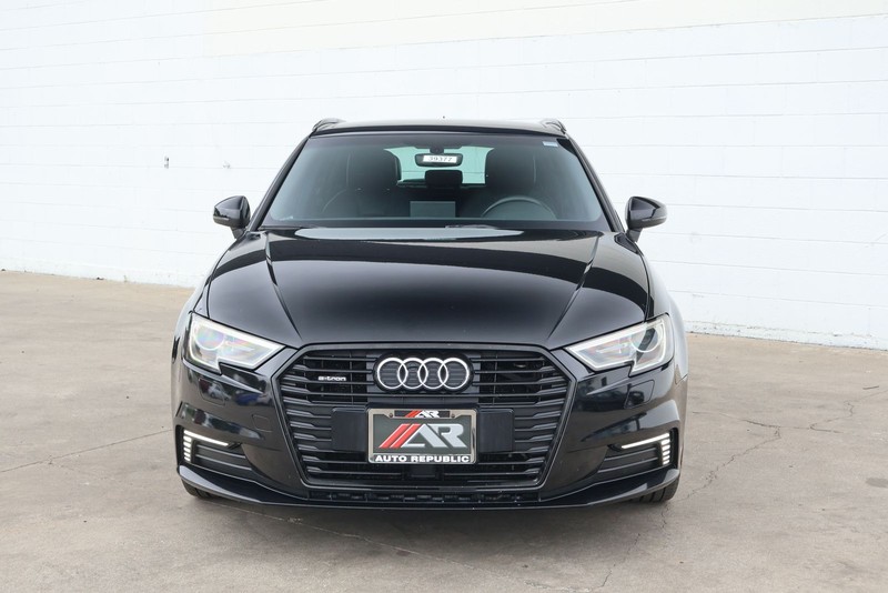 Audi A3 Sportback e-tron Vehicle Full-screen Gallery Image 02