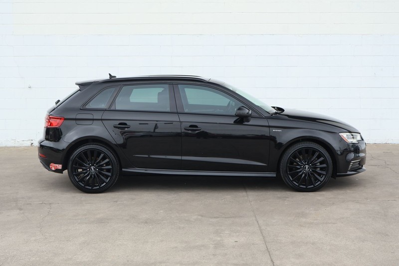Audi A3 Sportback e-tron Vehicle Full-screen Gallery Image 04