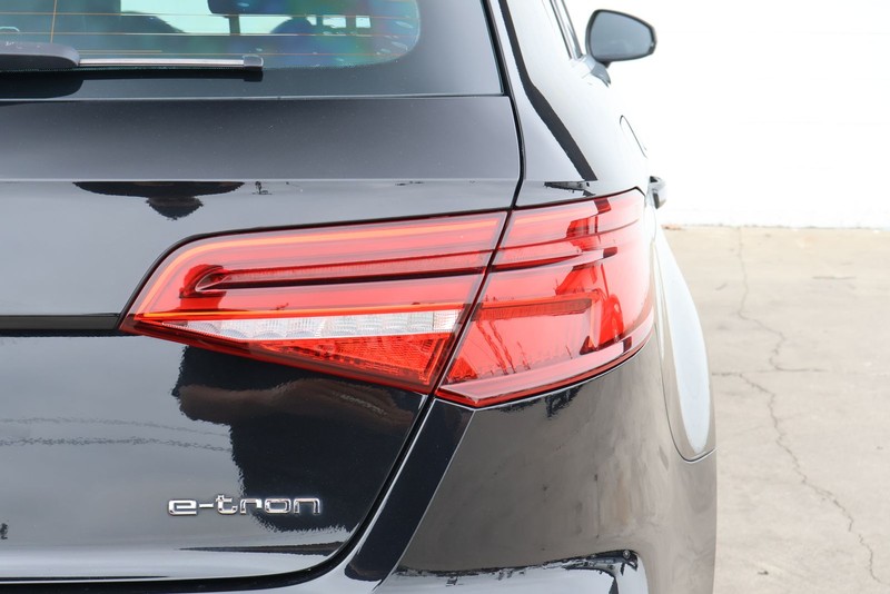 Audi A3 Sportback e-tron Vehicle Full-screen Gallery Image 07