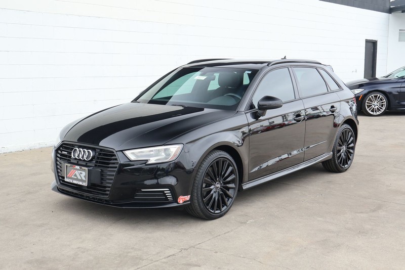 Audi A3 Sportback e-tron Vehicle Full-screen Gallery Image 12