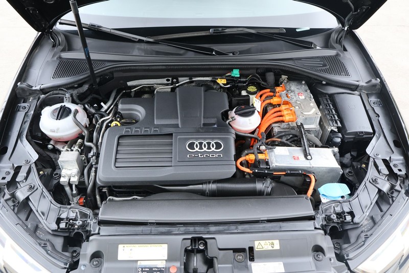 Audi A3 Sportback e-tron Vehicle Full-screen Gallery Image 15