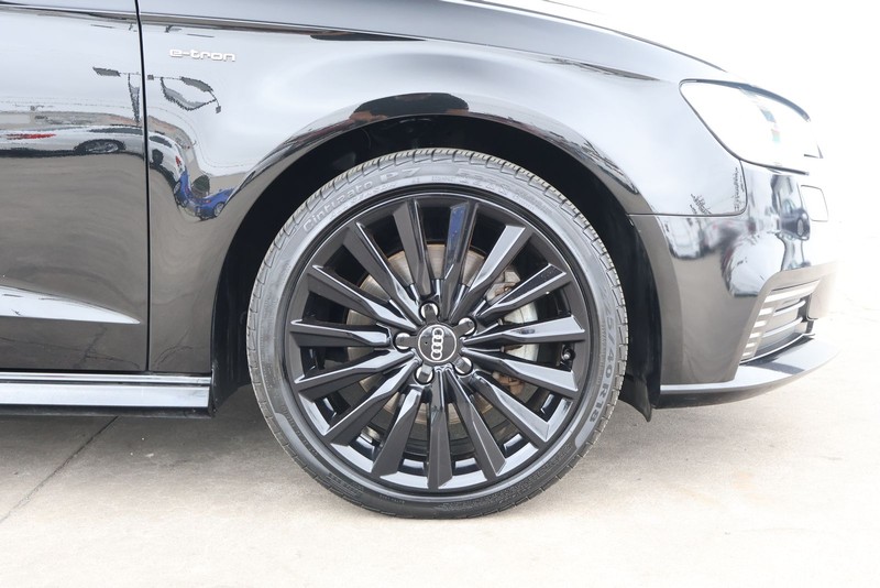 Audi A3 Sportback e-tron Vehicle Full-screen Gallery Image 16