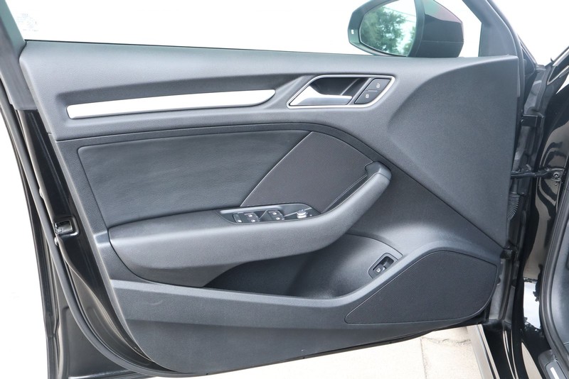 Audi A3 Sportback e-tron Vehicle Full-screen Gallery Image 17