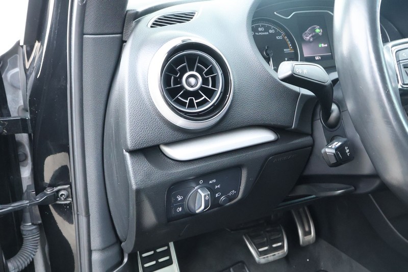 Audi A3 Sportback e-tron Vehicle Full-screen Gallery Image 19